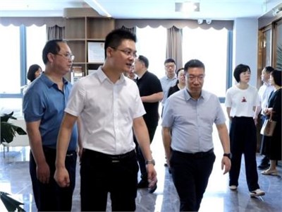 重庆三峡医专领导一行莅临中惠时代口腔考察交流